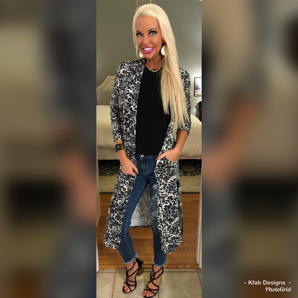 🥰LAST 1! Animal Print Pocket Side Slit Cardigan! - Picture 3 of 6